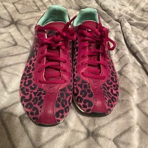 NIKE Magenta Black Leopard Print Laced Up Athletic Shoes Sneakers 8